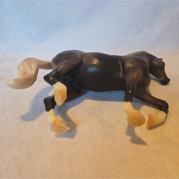 #9103 Classics 2010 World Equestrian Games Three-Horse Set - Picture 16 of 16